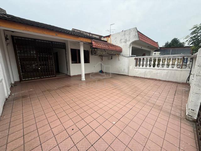 Johor Jaya / Jalan Teratai / Partially Furniture / Single Storey House 1