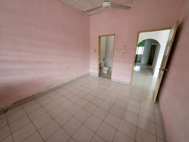 TAMAN Perling single storey terrace house 5
