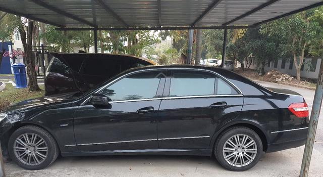 2012 Mercedes Benz E200 CGI BlueEFCY - 1