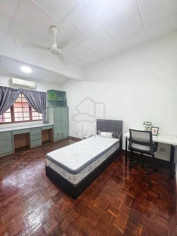 Middle Room, SS24 Taman Megah,Kelana Jaya, PJ, Corner House [Near LRT] 1