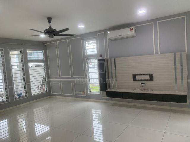(Kitchen Cabinet,A/C) 2 Sty Paragon 150 Taman Equine Seri Kembangan 1