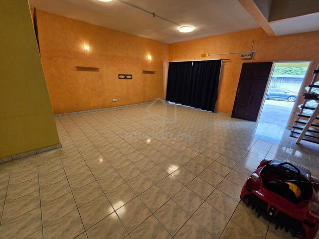 [Not Facing House 👍] Ukay Perdana 2-Storey Terrace, Spacious, Guarded 1