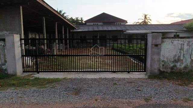Rumah Sewa Pantai Belimbing 1