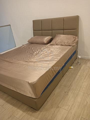 Queen bed - photo 2 of 3