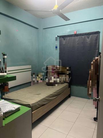 Room for rent Iris Garden Apartment 1
