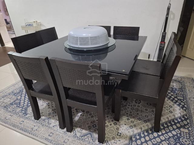Dining Table - photo 2 of 3