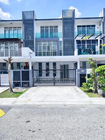 Cash Back RM 50k , 3 Storey 7room 7bath, Bangi Avenue , Seri Putra 1