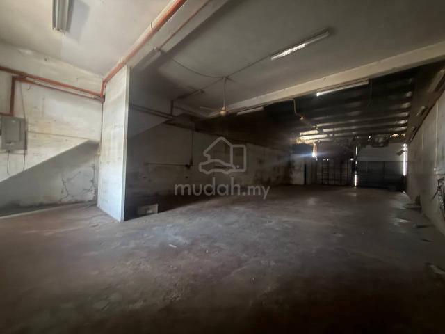 Taman perindustrian desa plentong 1.5 storey factory for rent 1