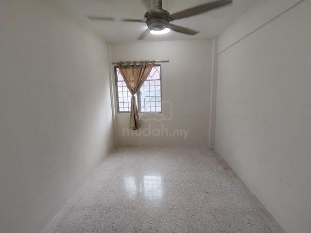 Regal Regina Court Room for Rent 1