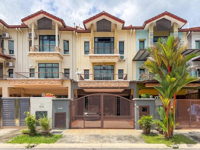 RENOVATED UNIT! Triple Storey Taman Sentosa Villa Kajang 1