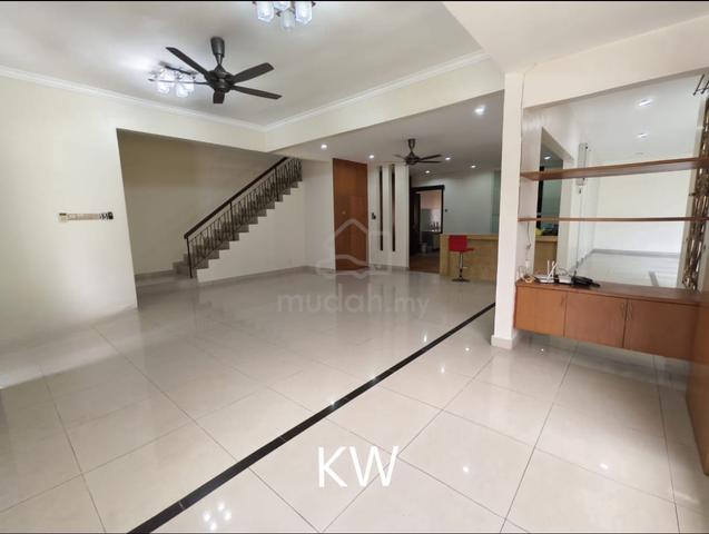 Corner Lot Spacious Kota Kemuning for rent 1