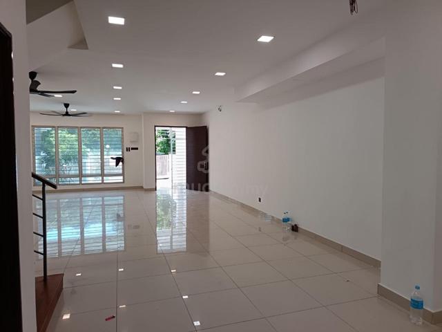 RENOVATED Double Storey Superlink Suria Tropika Seri Kembangan Serdang 1