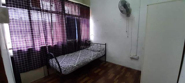 Bilik sewa untuk perempuan bujang sahaja di bandar kota tinggi. 1