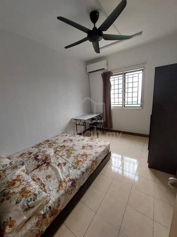 Queen Size Room Fully Furnished at Bayu Tasik 2, Bandar Sri Permaisuri 1