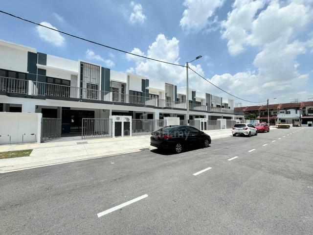 ( Brand New Unit ) 2 Storey House @ Taman Puchong Tekali 1