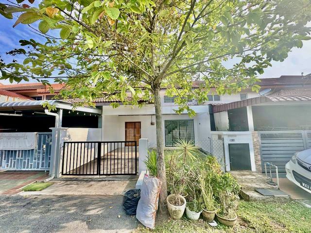 REFURBISHED @1.5 Storey Terrace Jalan Cenderawasih, Bandar Baru Enstek 1