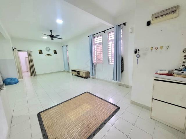 Partially Furnished Eristana Townhouse Saujana Utama Sungai Buloh 1