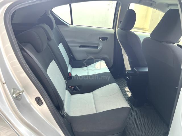 2012 Toyota PRIUS C 1.5 (HYBRID) NHP10R (A) - 4