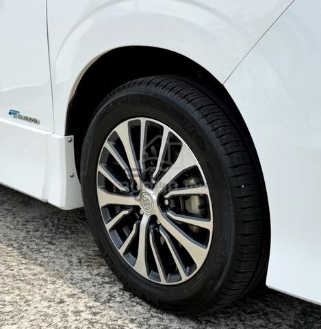 2019 Nissan SERENA 2.0 (A) Premium HighWay Star - 4