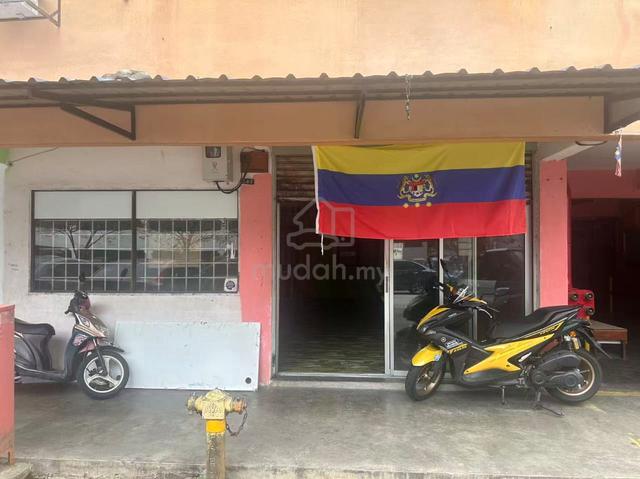 Taman Aman Putra Flat, Ground Floor Shop For Let 1