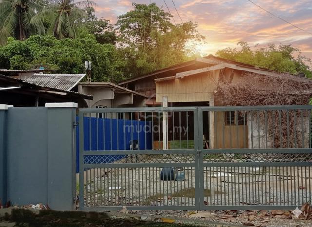 Tanah Luas Dan Rumah Kayu Chengal Jati Untuk Dijual SEGERA 1