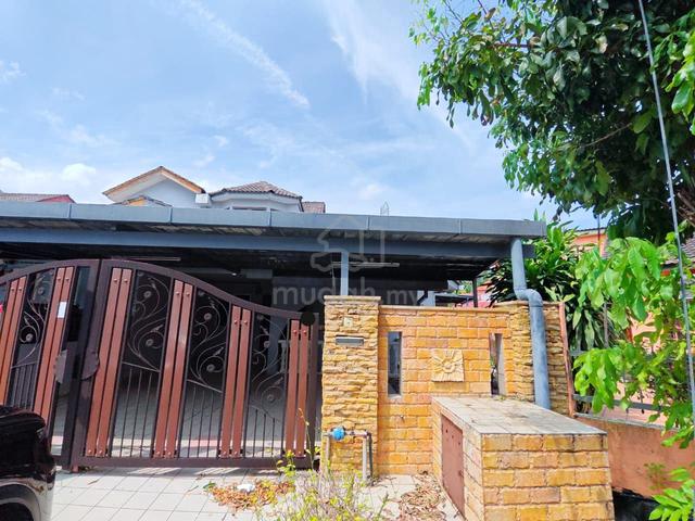 FACING PLAYGROUND END LOT MURAH1.5 Storey House, Seksyen 28, Shah Alam 1