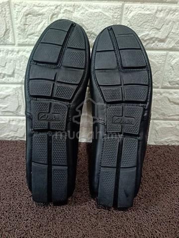 uk9.5 Clarks Black Slip-On Loafers - photo 5 of 6