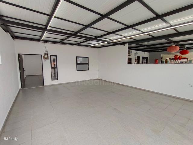 Freehold Newly Refurbished 1 Storey Terrace in Ujong Pasir 1