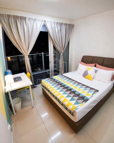 Balcony Room for 𝗙𝗲𝗺𝗮𝗹𝗲, Maxim Residence MRT Taman Connaught 1