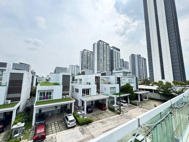 Huge & Spacious With Private Garden 3 Storey Link Bungalow Cyberjaya 1