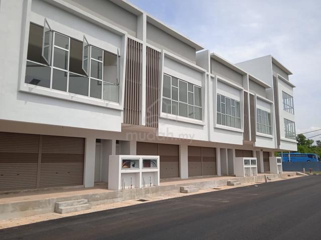 Double storey shop for rent four units in a row facing main road 1