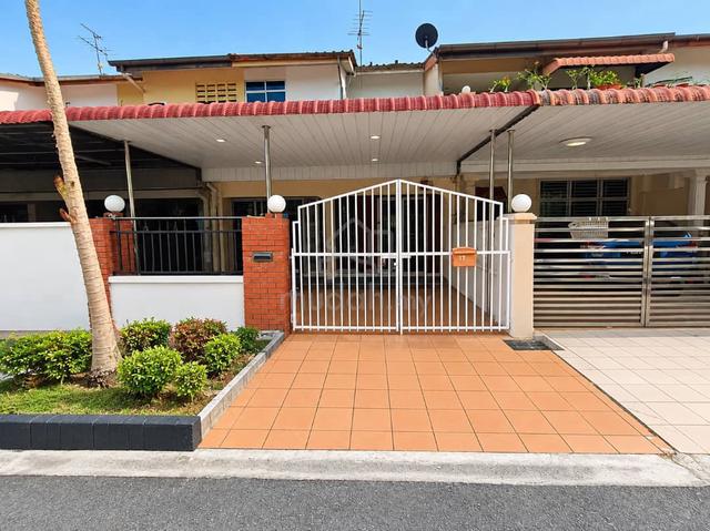 Rumah Teres 2 Tingkat Open Facing & Renovated di Solok Mahsuri 1