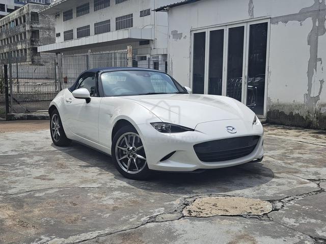 2022 Mazda MX-5 1.5 ROADSTER S AUTO SOFT NAVY TOP - 1