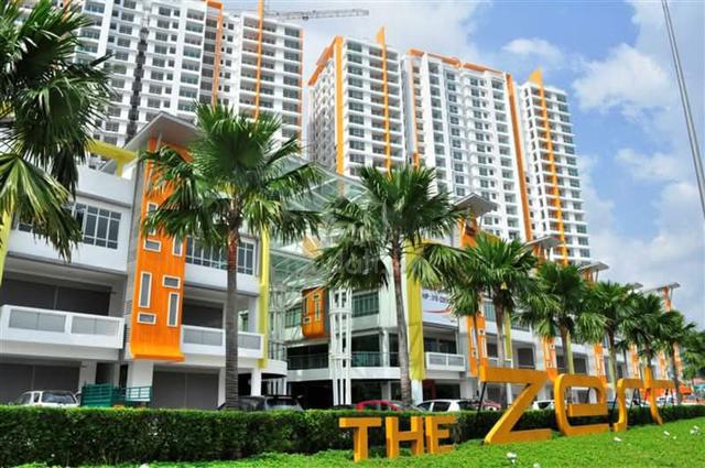 Female Balcony Room for Rent at The Zest @ Kinrara Puchong 1