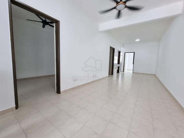 Bandar Cemerlang (Ulu Tiram) Town House For Rent 1