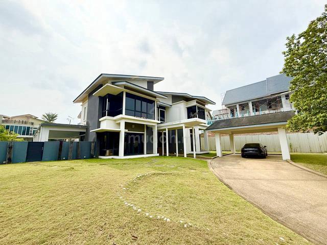 FREEHOLD SPACIOUS Bungalow House Perdana Lakeview East Cyberjaya 1