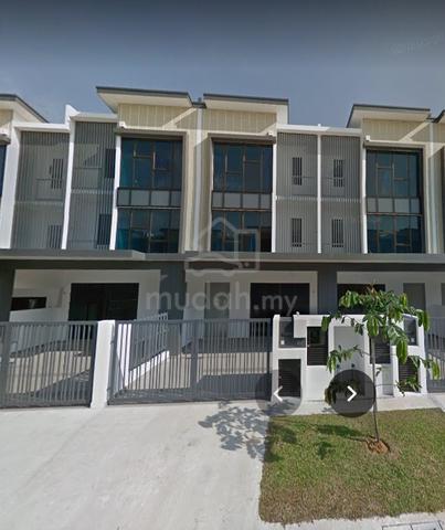 5R+5B Setia Utama 2 Three Storey house 1
