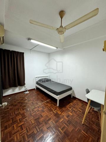 Cozy Middle Room near LRT Salak Selatan 1