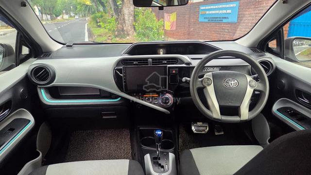 2012 Toyota PRIUS C 1.5 (HYBRID) NHP10R (A) - 4