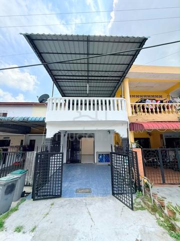 Jalan Desa 12/2, Taman Desa, Kluang, Double Storey Low Cost 1