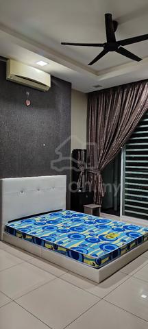 Middle Room at Shineville Park, Farlim 1
