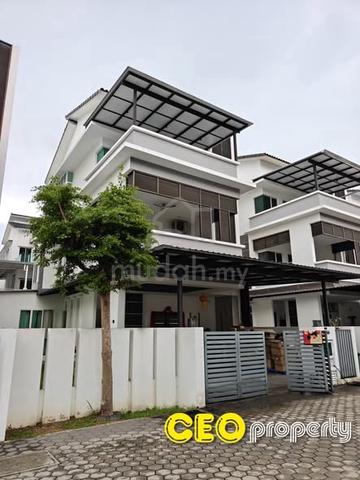 0 Agent Fee | Renovated 3 storey Zero Lot Bungalow 1
