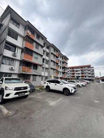 Rumah Pangsa Larkin ( Flat Larkin ) 1