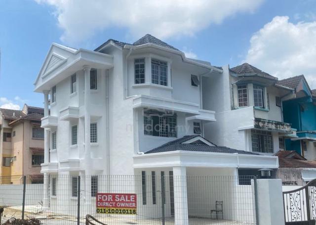 Renovated Corner Townhouse with Large Land @ Seksyen 7 1