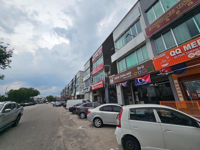 Taman Gaya Ulu Tiram 3 Storey Shoplot For sale 1