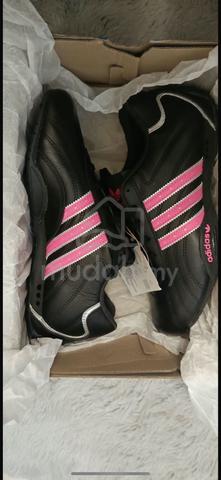 *•Adidas pre loved shoes to letgo!•* - photo 2 of 2