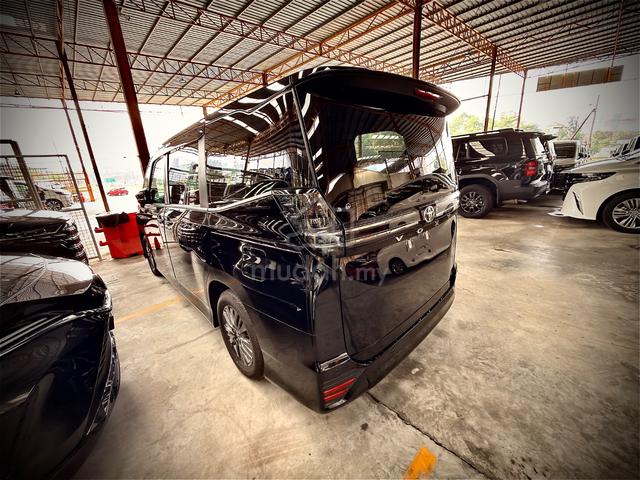 2023 Toyota VOXY 2.0 S-G (A) - 4