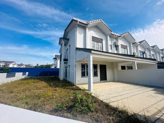 CORNER LOT Double Storey M Senyumia, Bandar Baru Salak Tinggi, Sepang 1