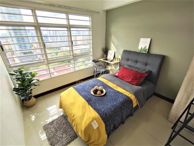 Female Only Medium Room For Rent Kuchai Lama Near NSK 1