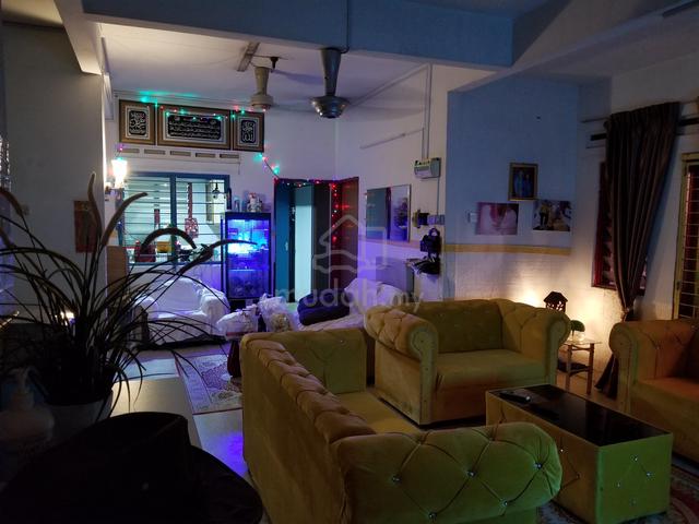 Mid size Room to let in Petaling Jaya 1